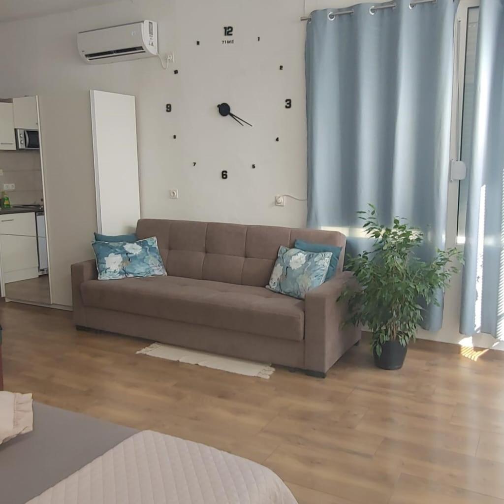 Piccolo Appartement Knin Buitenkant foto