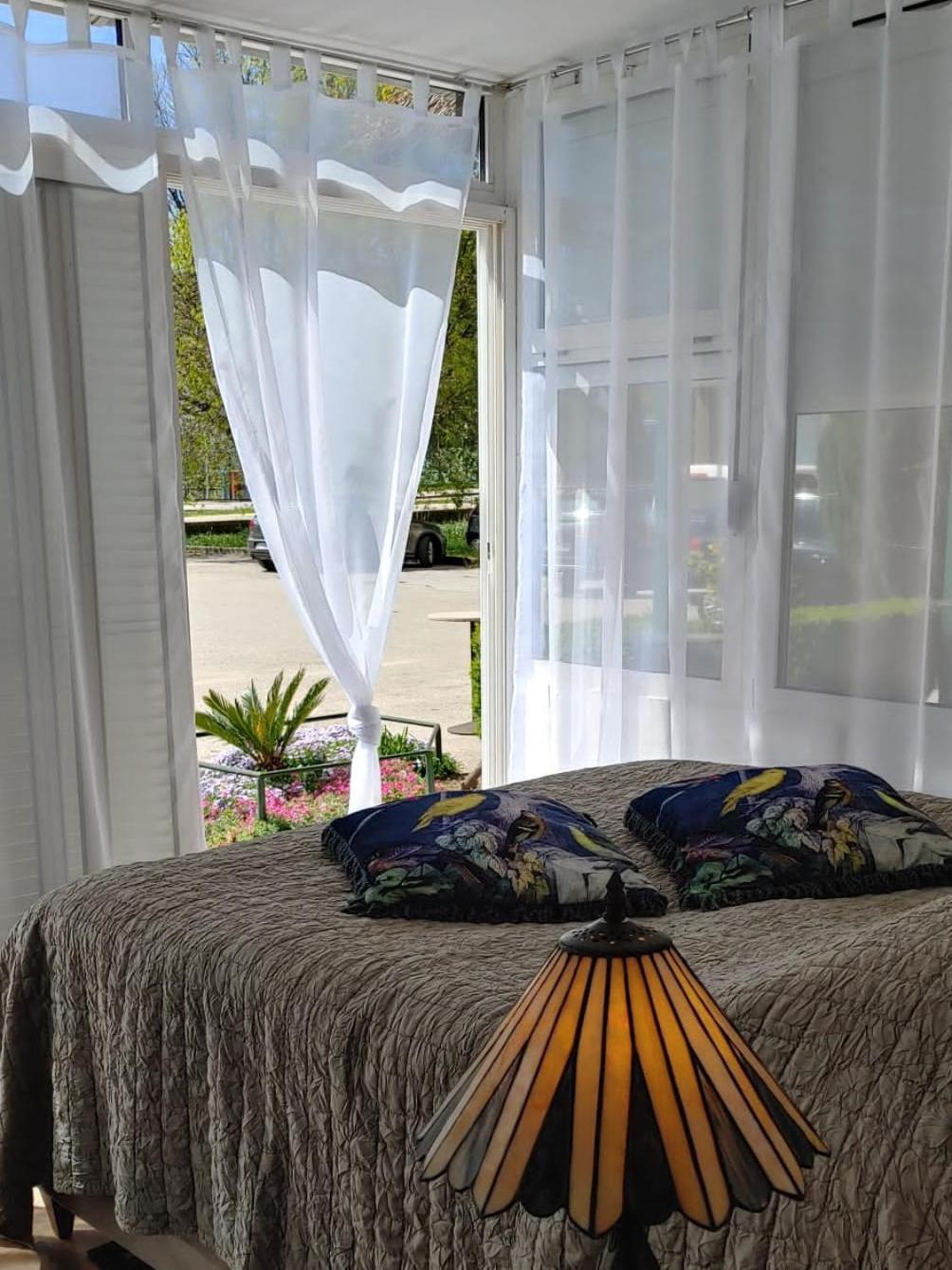 Piccolo Appartement Knin Buitenkant foto