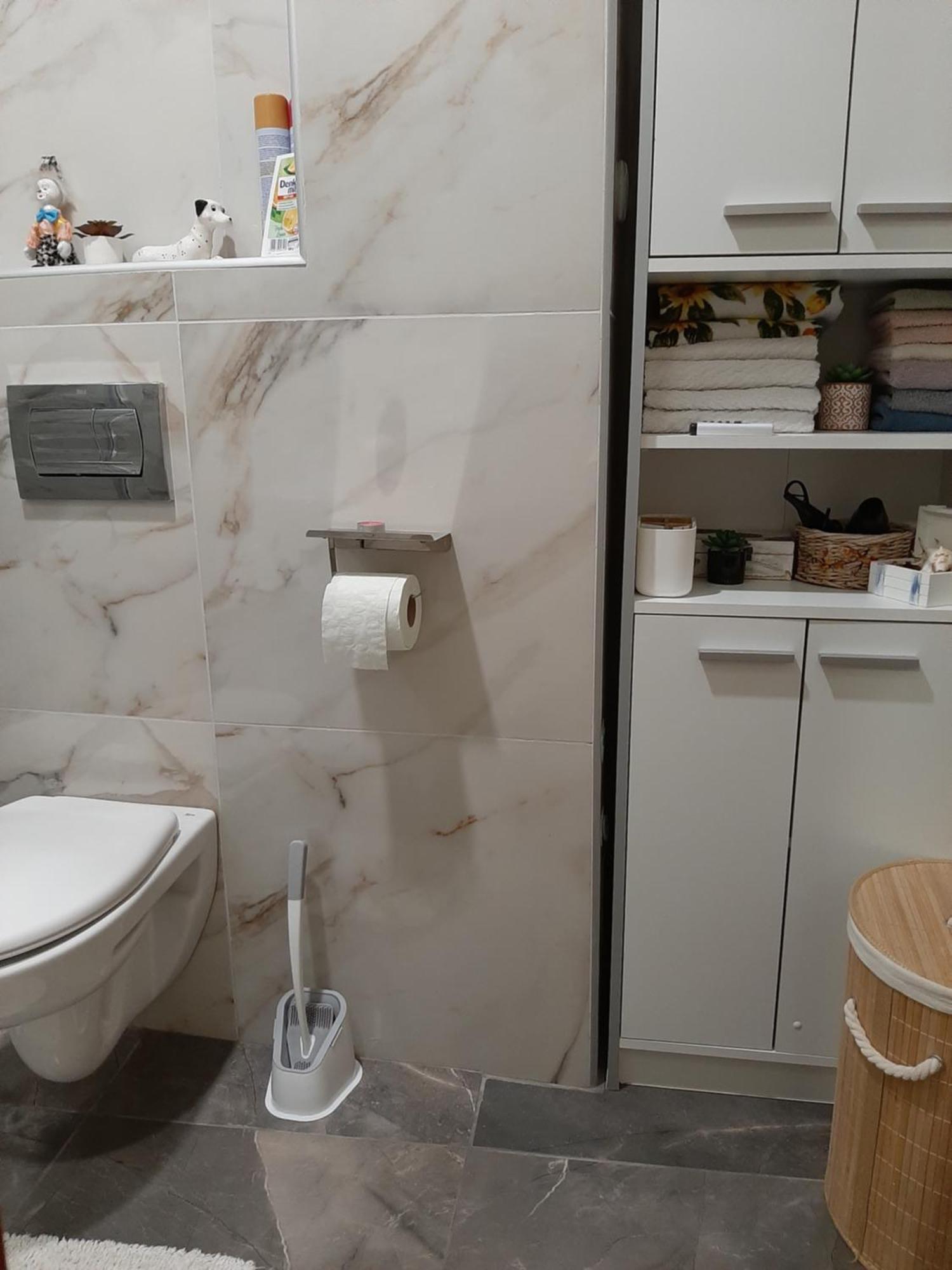 Piccolo Appartement Knin Buitenkant foto